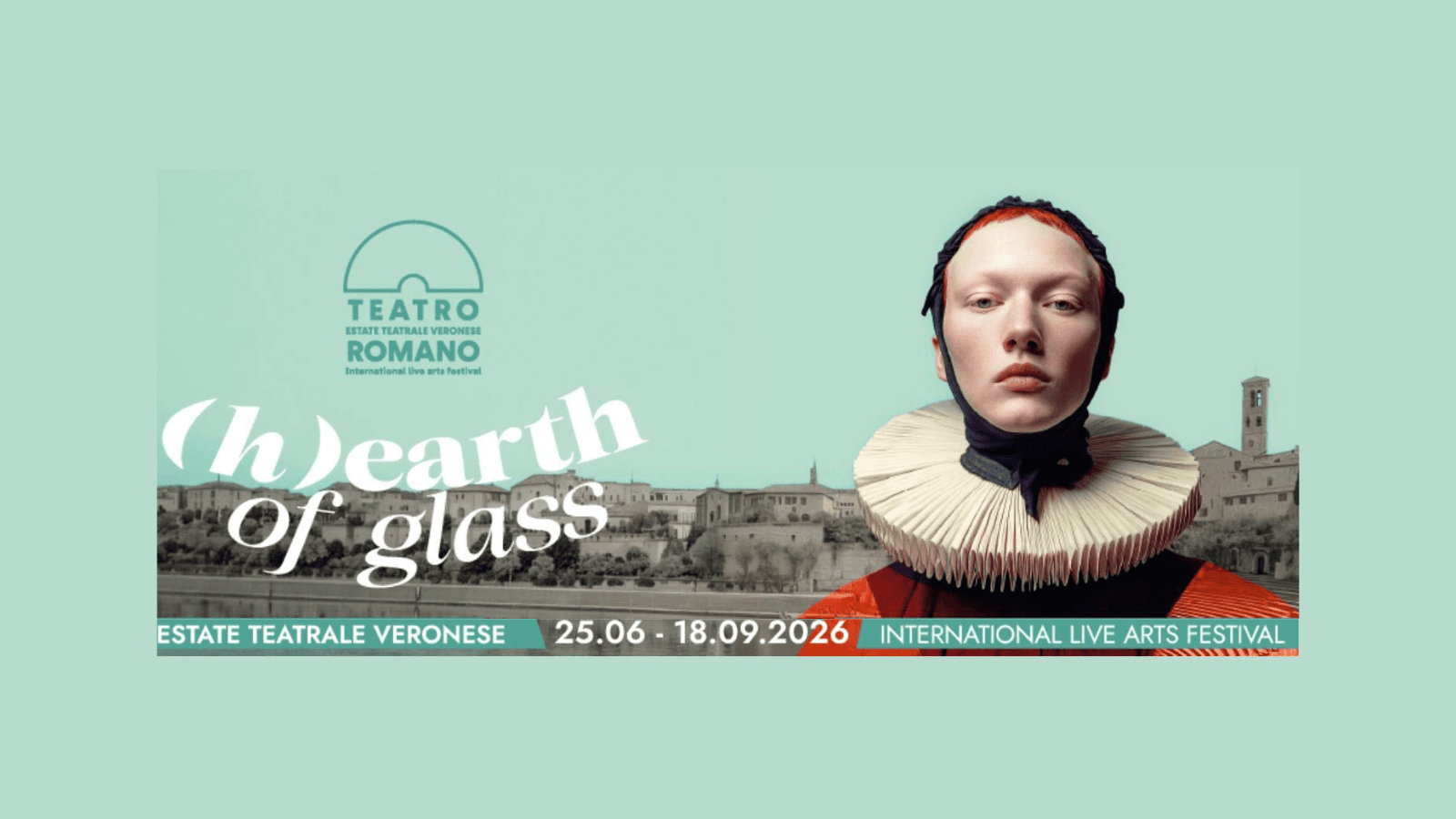 Visual ufficiale di Estate Teatrale Veronese con una figura in costume scenico davanti al profilo della città