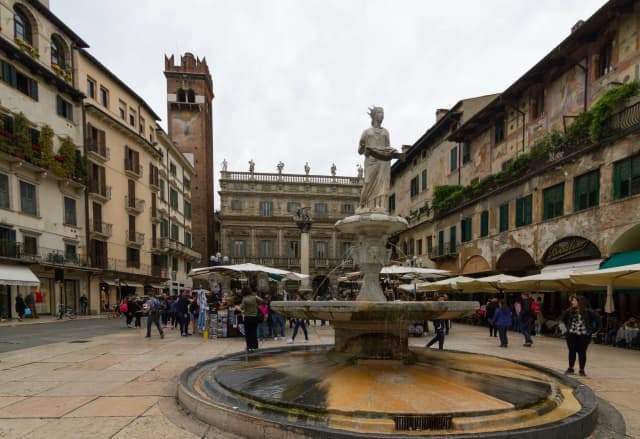 Piazza delle Erbe a Verona